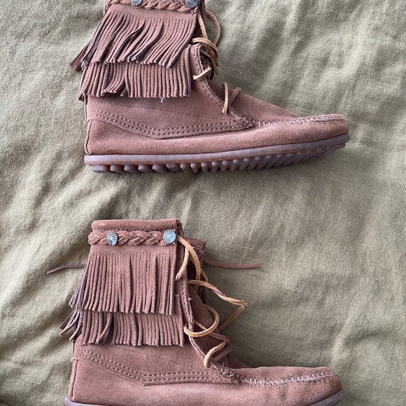 Minnetonka Double Fringe Moccasin Dusty Brown 8 - Picture 2 of 5